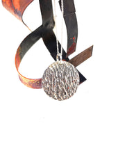 Load image into Gallery viewer, Ripple Disc Pendant - 9 Karat White Gold